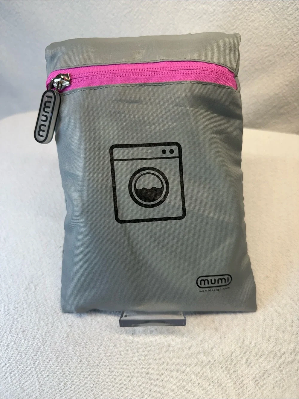 MUMI Compact Gray Laundry Bag For Convenient Travel